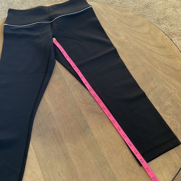 Lululemon Wunder Under Crop Mid-Rise Black with Reflective Stripe - Picture 8 of 9